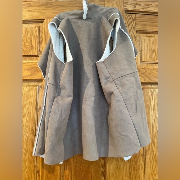 Nordstrom Rack - Faux, Sherpa & Suede Vest - Picture 10 of 12